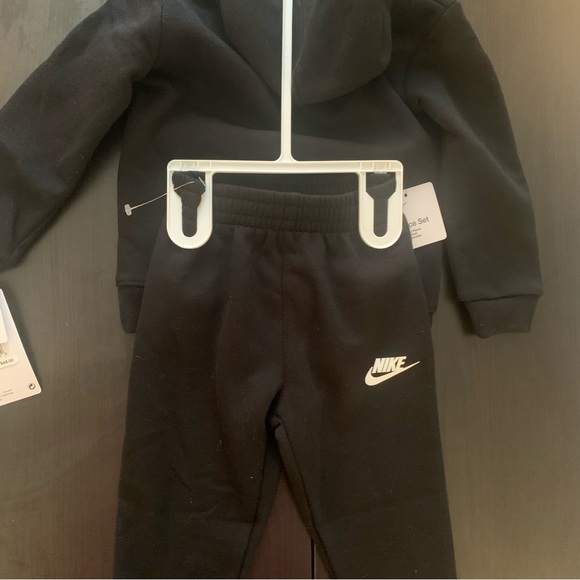 Nike Boys 24 Months Black Sweatsuit Brand New - Picture 5 of 5